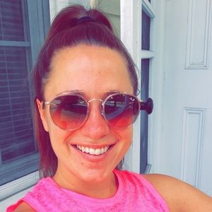 Meet your Posher, Dana